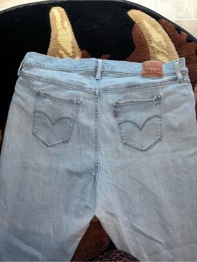 Levi's Women's Light Blue Straight Leg Jeans with Signature Back Pockets
